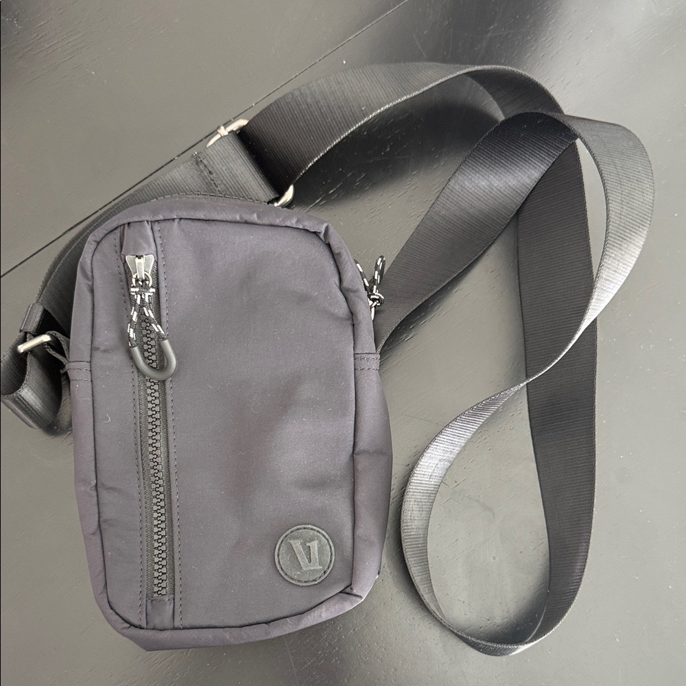 Vuori Black Crossbody Bag